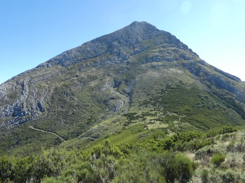 PICO SUSARON (1879m) Y MAHON (1819m) EN CIRCUITO DESDE PUEBLA DE LILLO p1110512